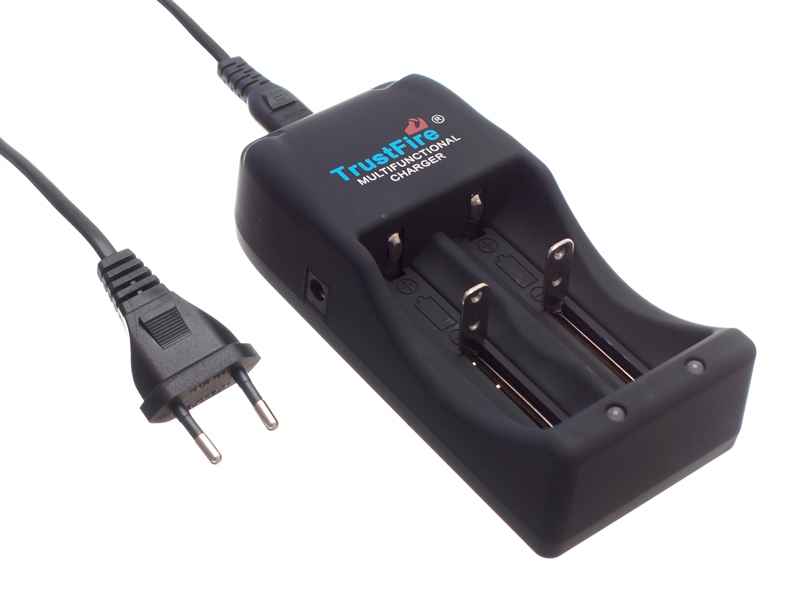 Trustfire TR-006 Oplader til 3,0 og 3,7V Batterier - Matronics